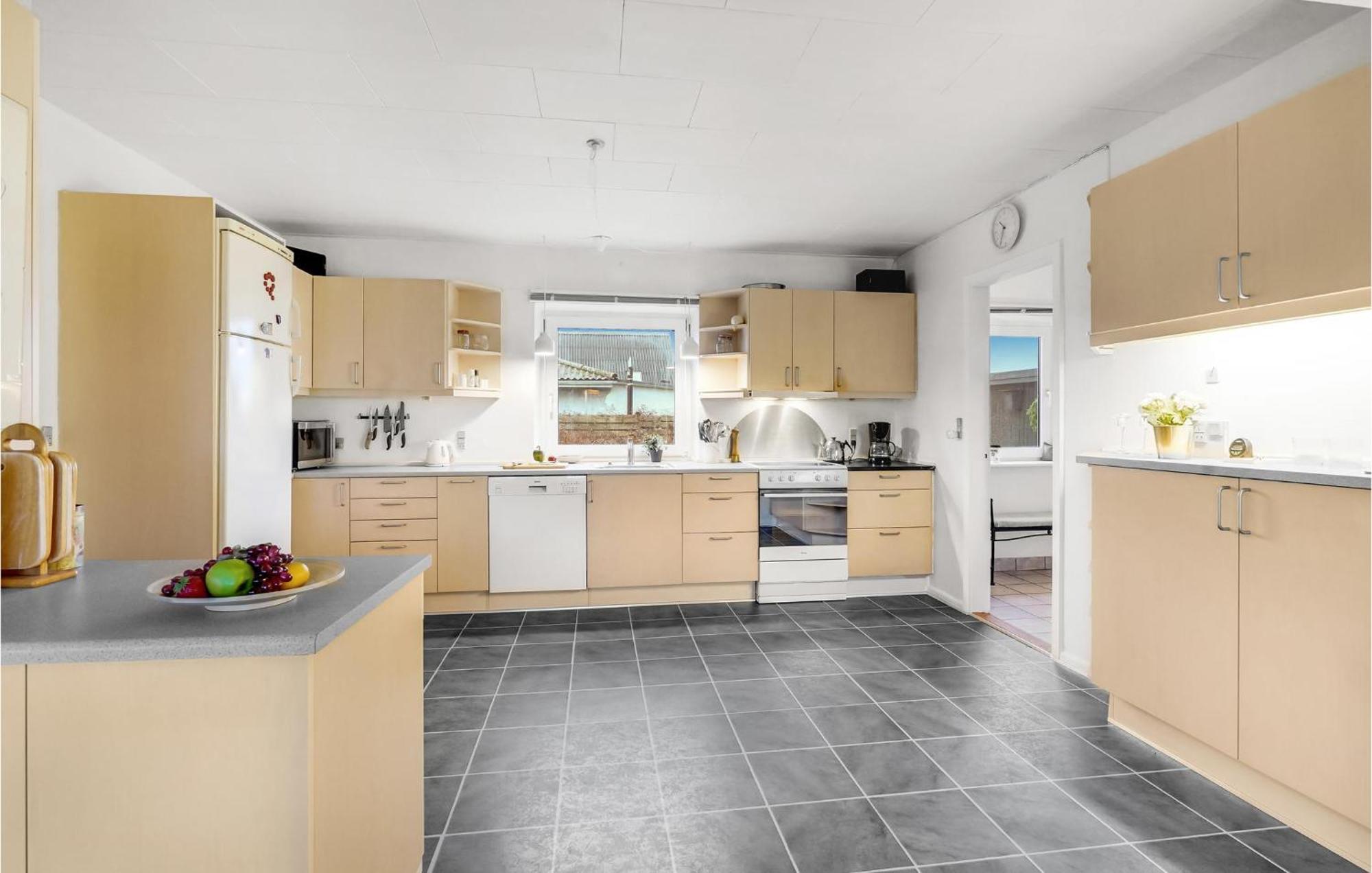 Beautiful Home In Nakskov With Kitchen Eksteriør billede